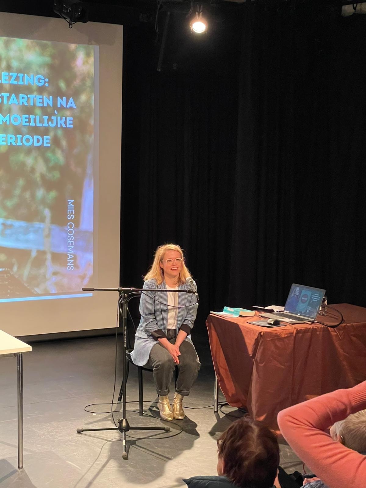 Jolien Durwael geeft een lezing over HERSTART